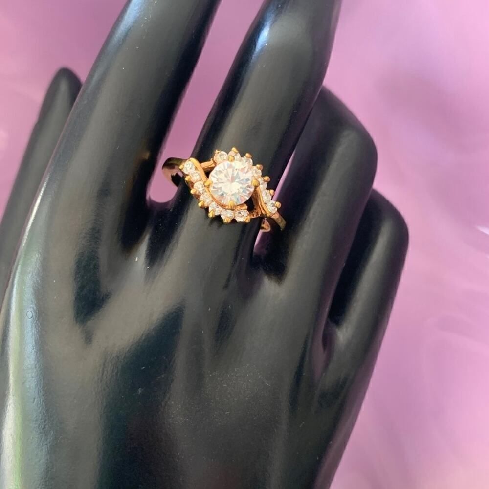 Gorgeous Large CZ center in Gold Engagement ring, SZ 9, Unmarked